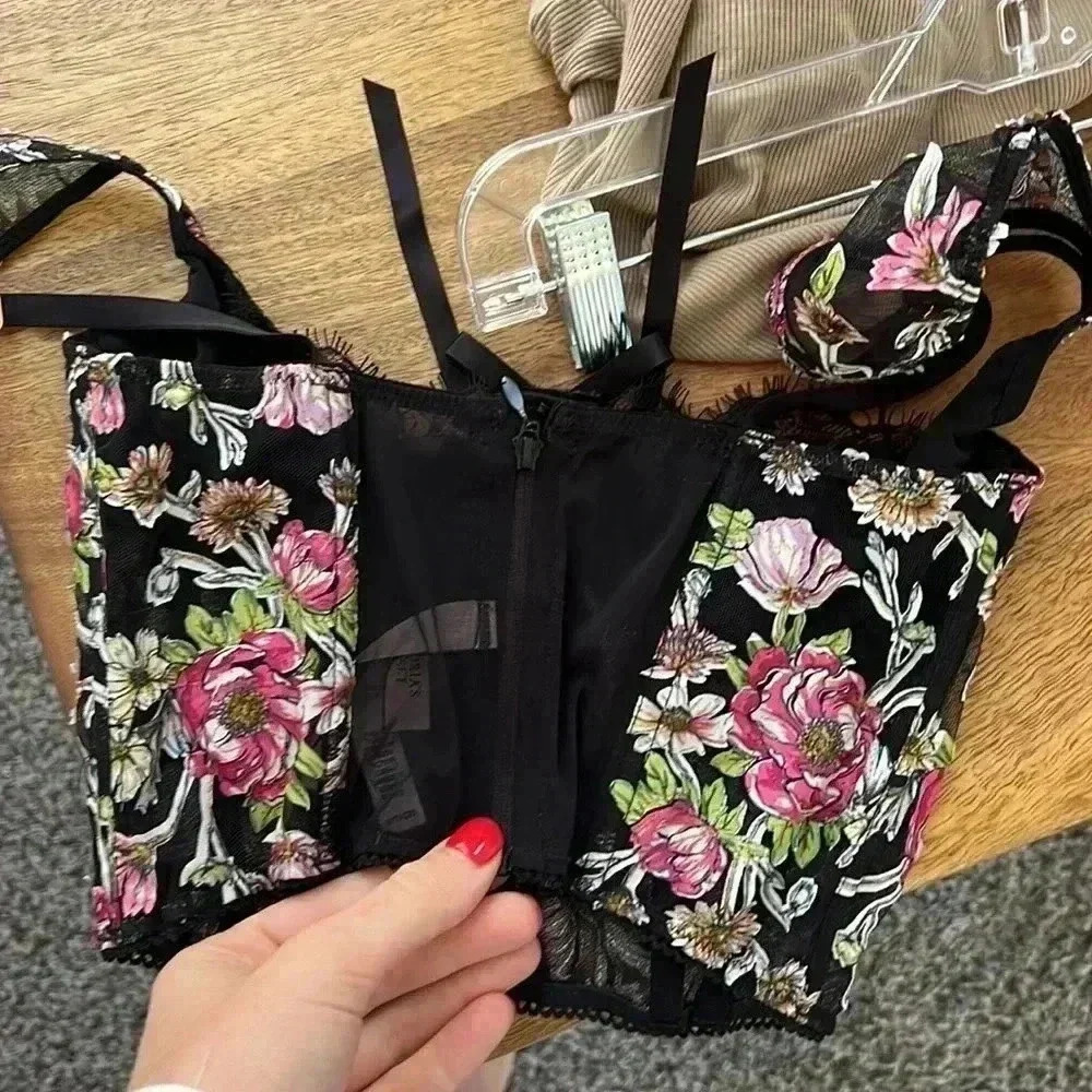 Victorias Secret corset top 32C - Picture 2 of 6